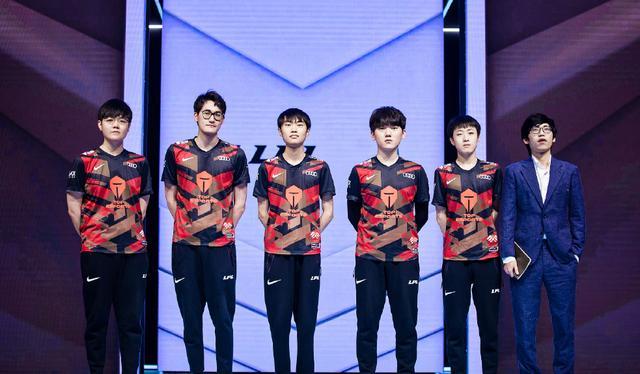 何陷入困境 何陷入困境